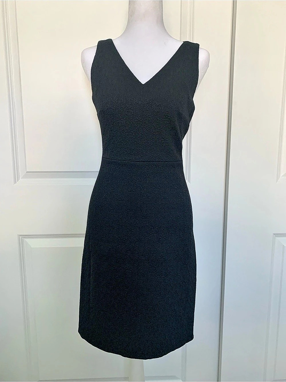 M.M. LaFleur Textured Mini Dress in Black Size 0 Like New